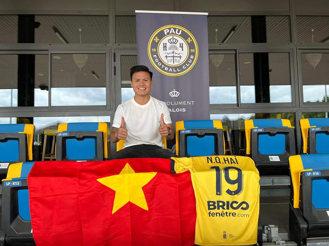 Quang Hải chính thức khoác áo Pau FC, mang số 19 quen thuộc - Ảnh 1.