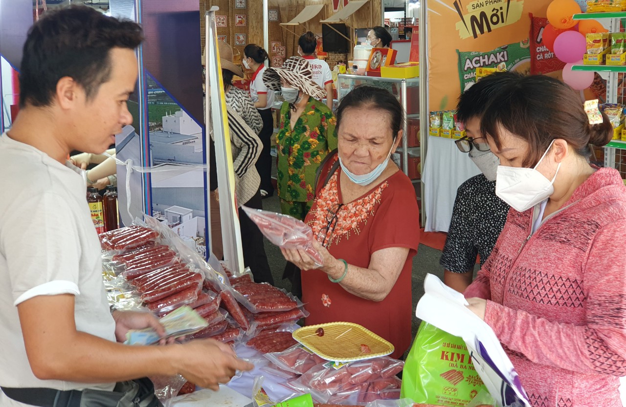 Săn đặc sản 3 miền chính gốc, giá ưu đãi, không sợ mua lầm tại TP.HCM - Ảnh 8.