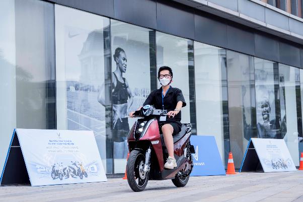 Xăng tăng chóng mặt, xe máy điện VinFast “giải cứu” người dùng Việt - Ảnh 3.