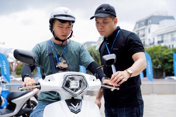 Xăng tăng chóng mặt, xe máy điện VinFast “giải cứu” người dùng Việt - Ảnh 4.