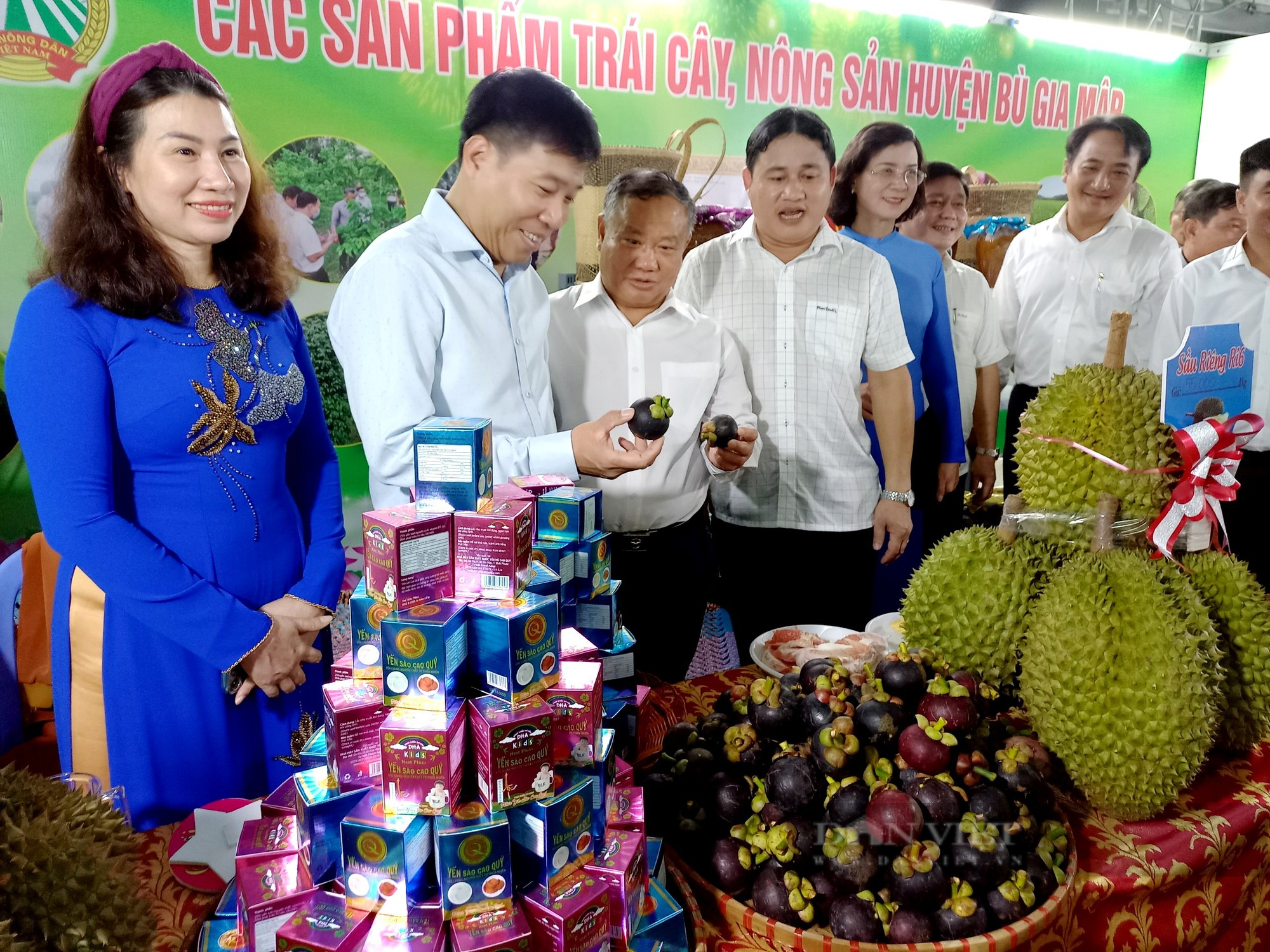 Phó Chủ tịch BCH Trung ương Hội Nông dân Việt Nam Đinh Khắc Đính dự Hội chợ trái cây Bình Phước- Ảnh 2.