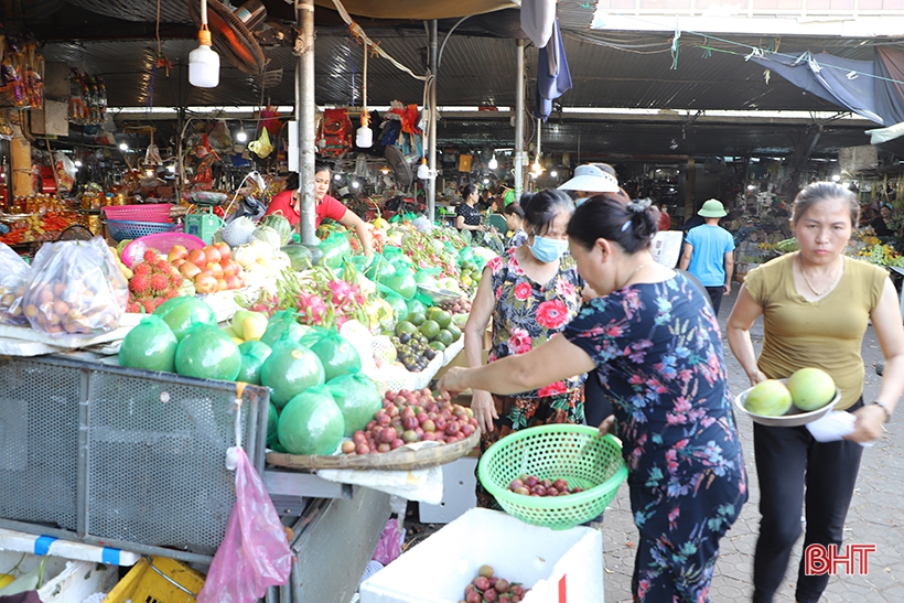 Chợ Việt xưa nay: Chợ truyền thống ở Hà Tĩnh nhộn nhịp ngày tết Đoan Ngọ - Ảnh 4.