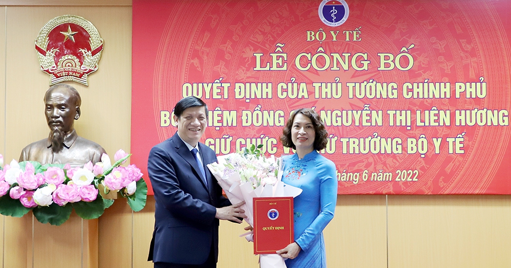Assoc. Prof. Dr. Nguyen Thi Lien Huong received the decision to appoint Deputy Minister of Health