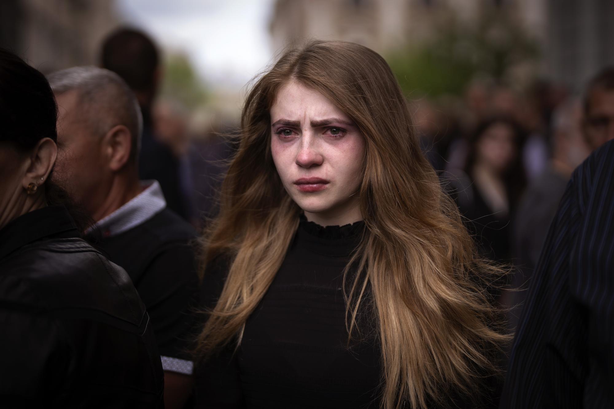 100 ngày chiến sự ở Ukraine: Lặng người trước những bức ảnh vừa đau thương vừa kiên cường - Ảnh 19.