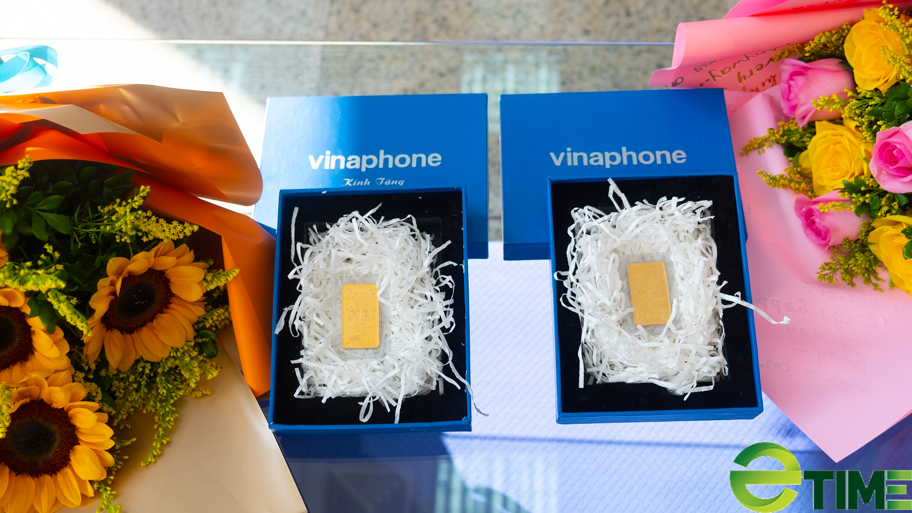 Khách hàng ở Quảng Nam trúng 2 cây vàng SJC 9999 của VinaPhone, trị giá gần 140 triệu đồng - Ảnh 3.