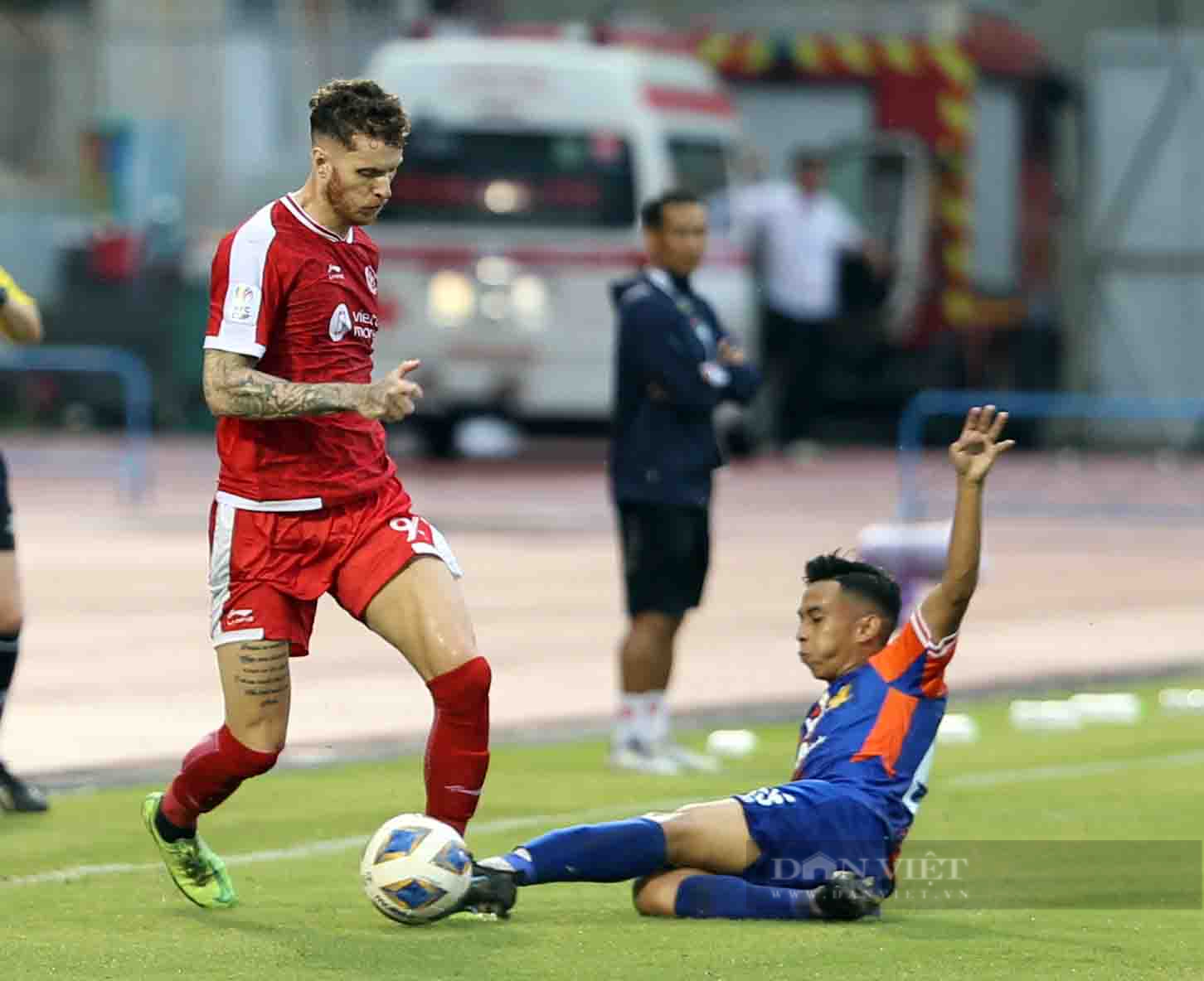 Nhâm Mạnh Dũng kiến tạo, Viettel đánh bại bóng Singapore vượt qua vòng bảng AFC Cup - Ảnh 1.