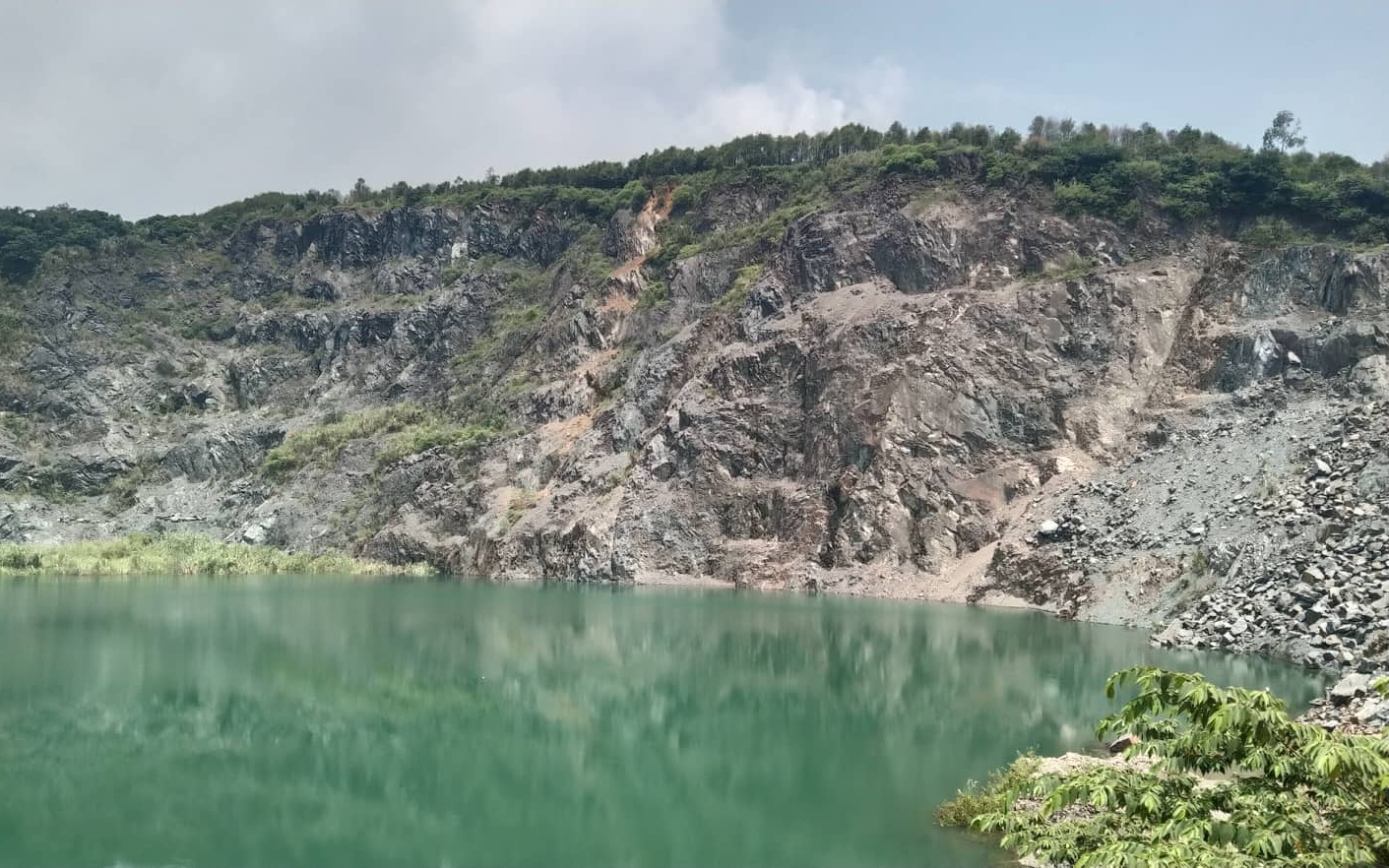 Hậu khai thác khoáng sản ở Hà Nội: Huyện Quốc Oai nêu rõ sai phạm của các ông chủ mỏ