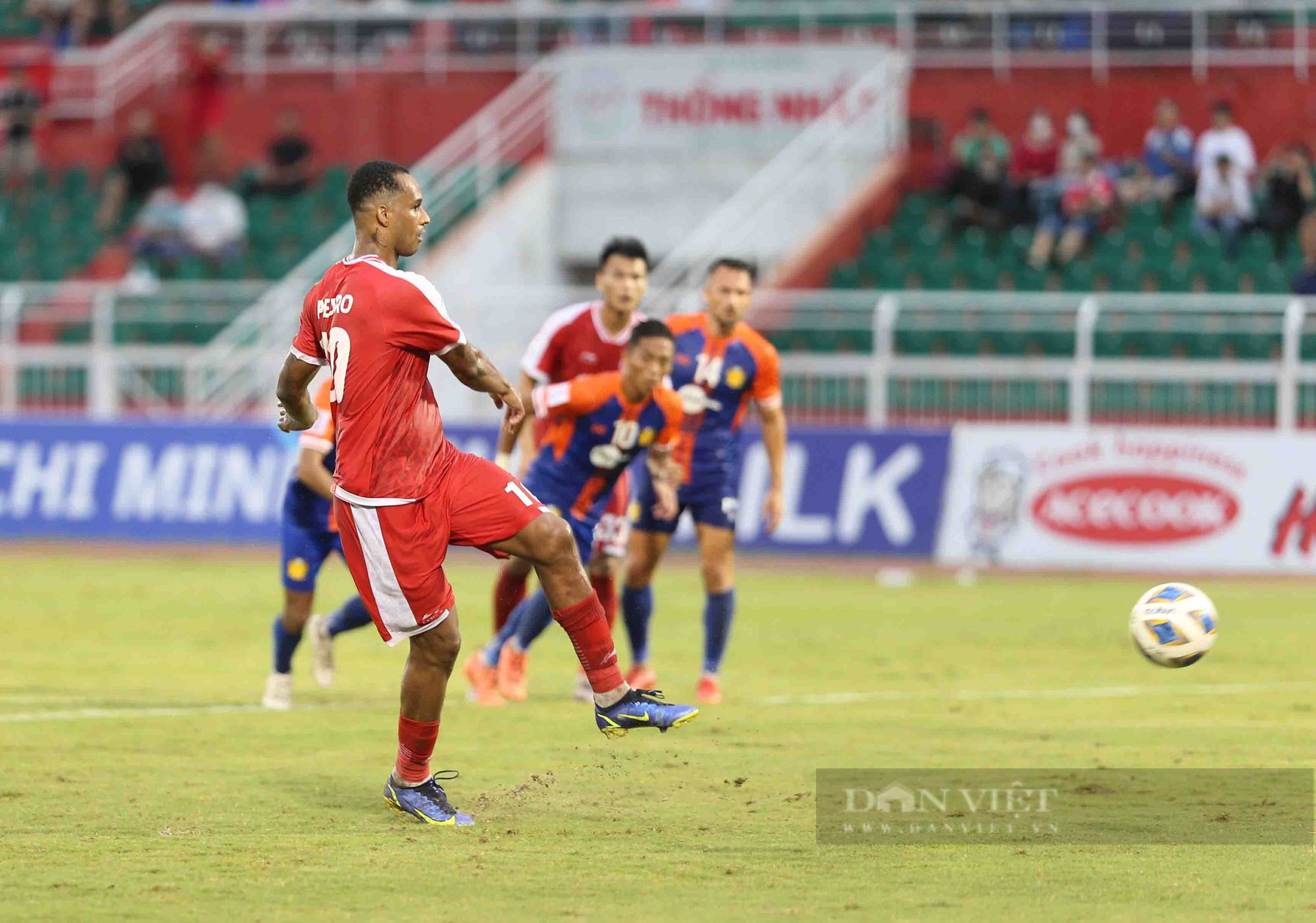 Nhâm Mạnh Dũng kiến tạo, Viettel đánh bại bóng Singapore vượt qua vòng bảng AFC Cup - Ảnh 4.