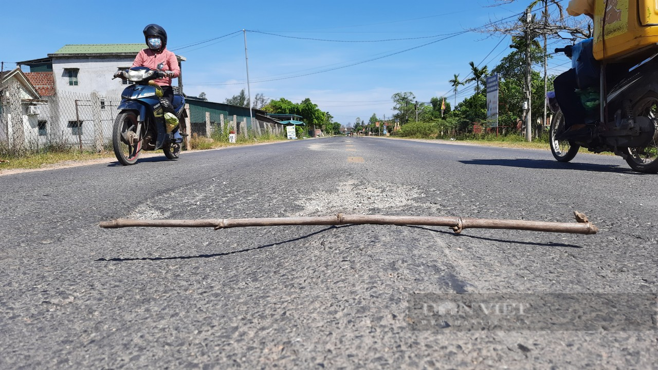 Quảng Trị: Đường mới nâng cấp đã hư hỏng, phải sửa chữa nhiều lần - Ảnh 1.