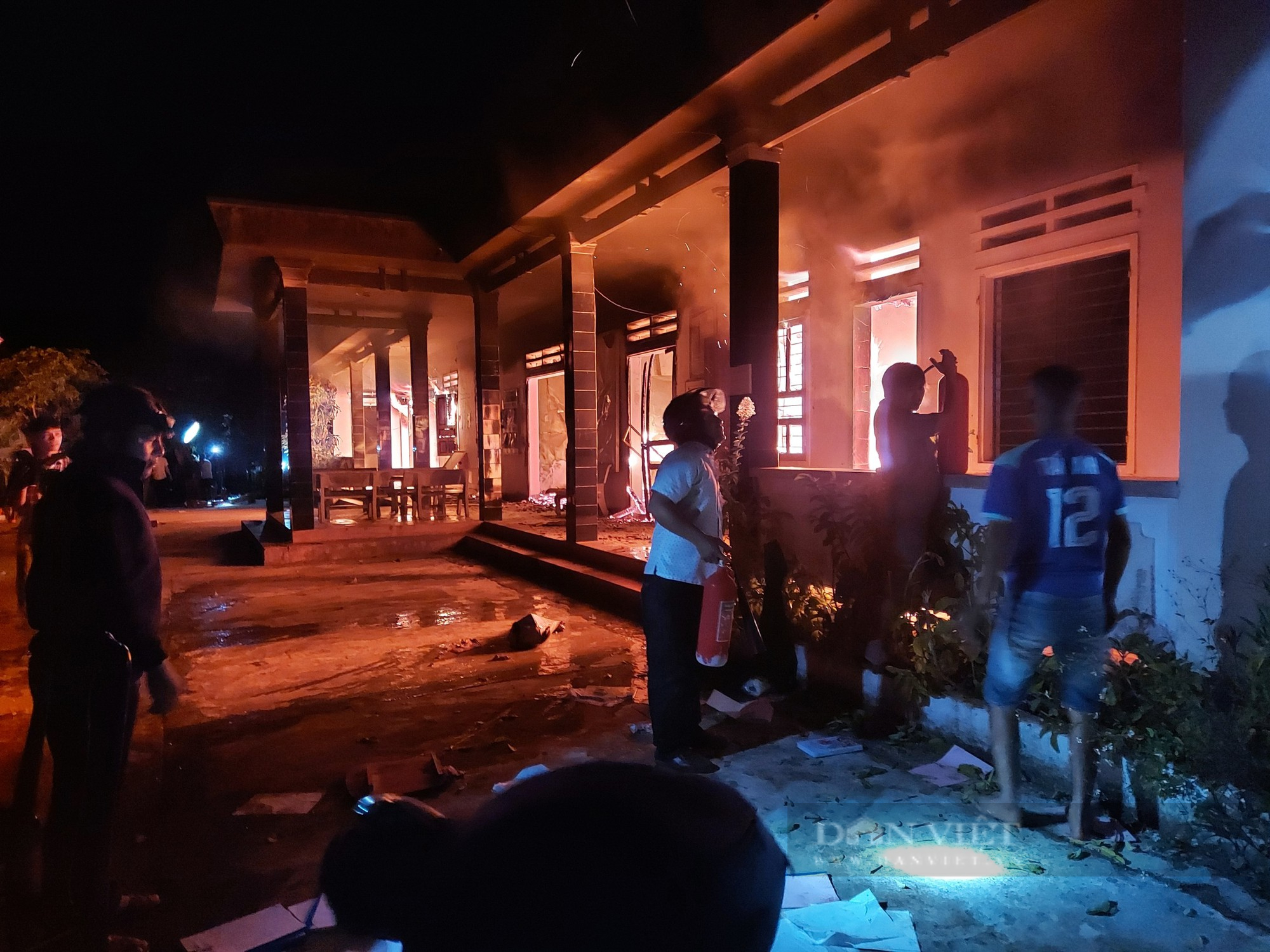 Quảng Nam: Một trụ sở ủy ban xã bị lửa thiêu rụi - Ảnh 3.
