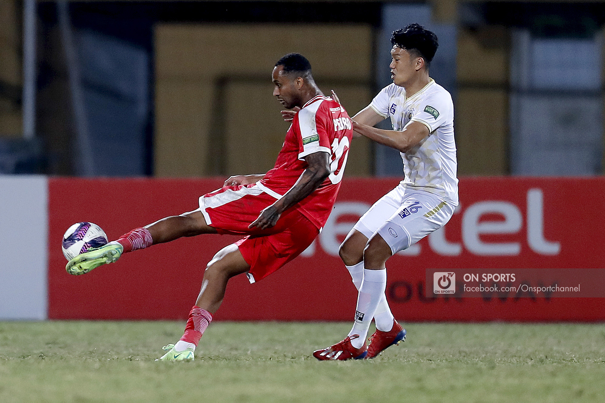 &quot;PSG Việt Nam&quot; muốn chiêu mộ trung vệ số 1 của Hà Nội FC - Ảnh 1.