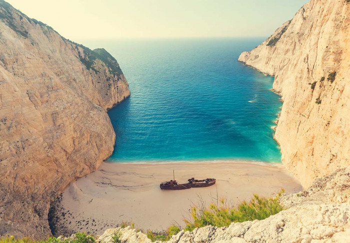 Bãi biển đắm tàu đẹp nhất Hy Lạp - Ảnh 2.