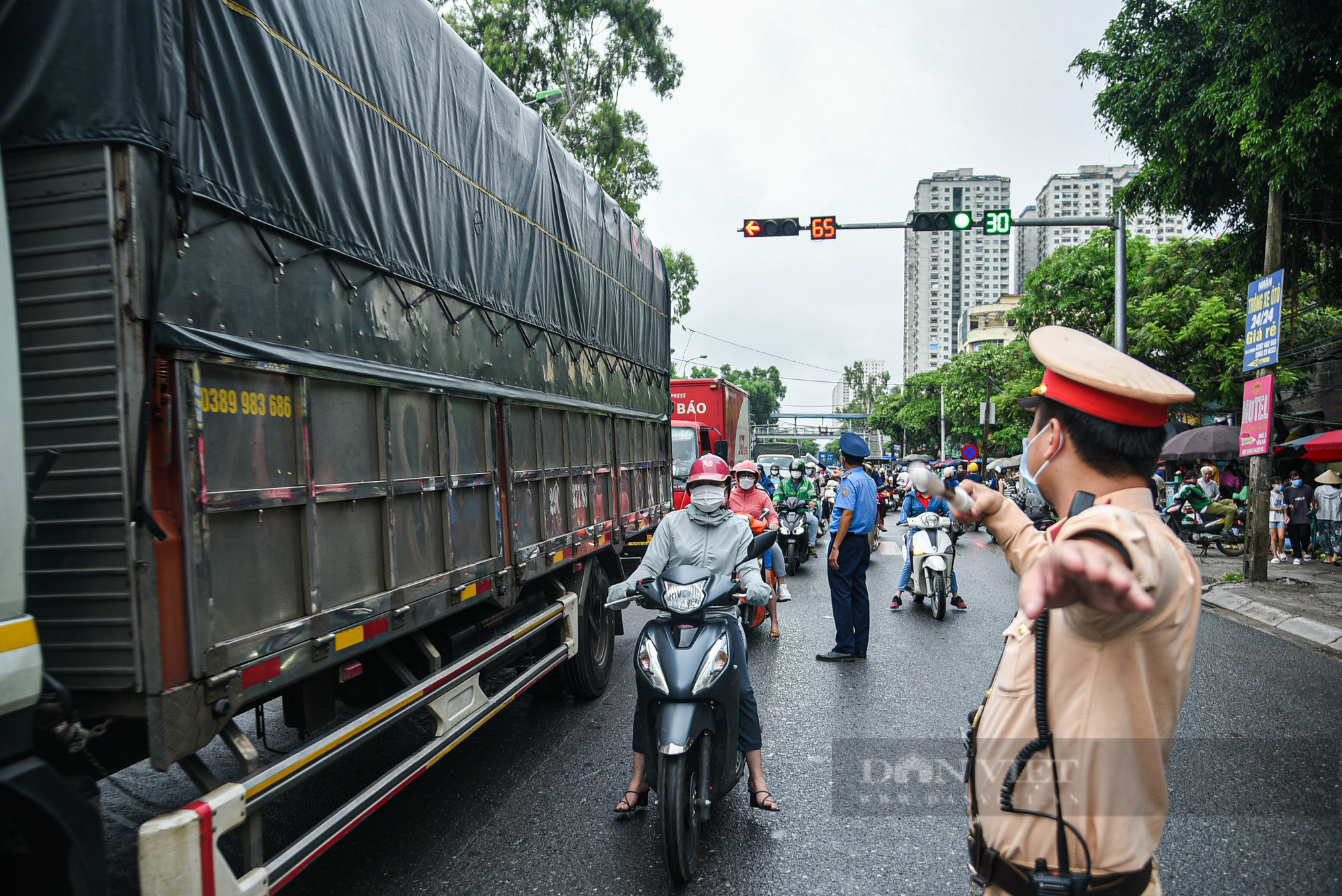 Cận cảnh những điểm &quot;nóng&quot; được Hà Nội đề xuất cắt xén vỉa hè tránh ùn tắc giao thông - Ảnh 5.