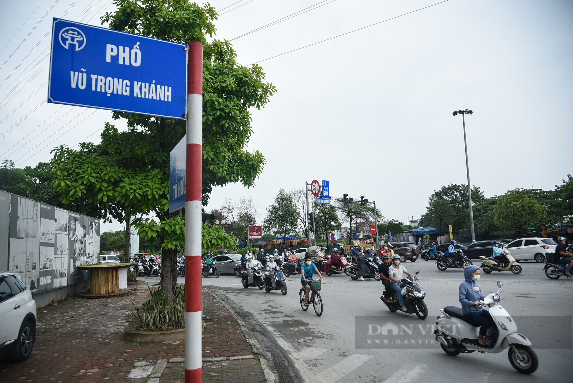 Cận cảnh những điểm &quot;nóng&quot; được Hà Nội đề xuất cắt xén vỉa hè tránh ùn tắc giao thông - Ảnh 10.