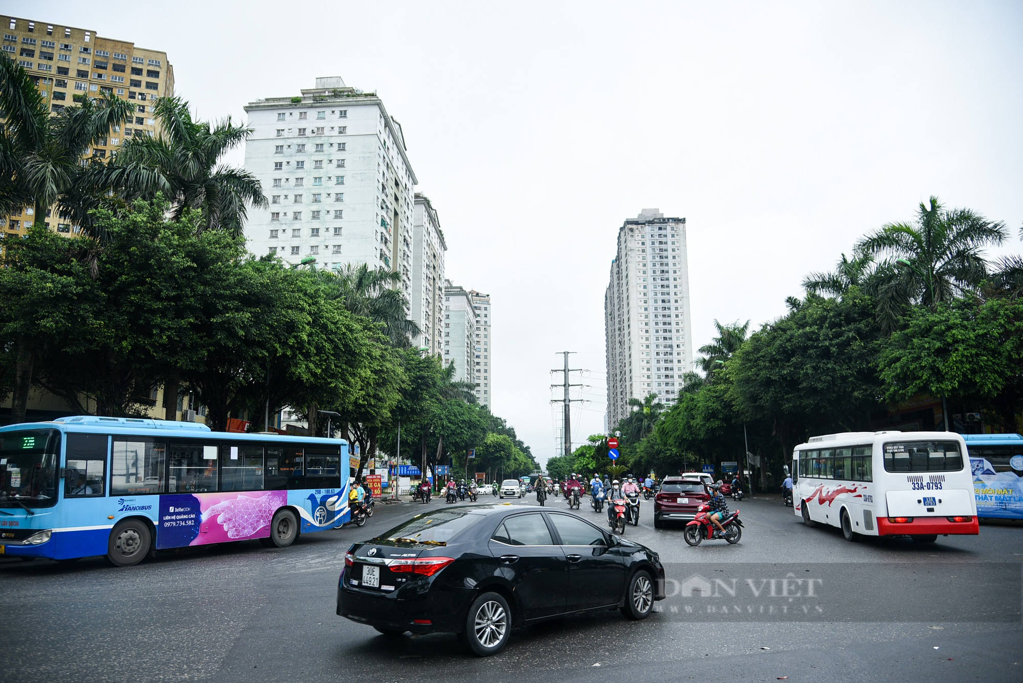 Cận cảnh những điểm &quot;nóng&quot; được Hà Nội đề xuất cắt xén vỉa hè tránh ùn tắc giao thông - Ảnh 2.