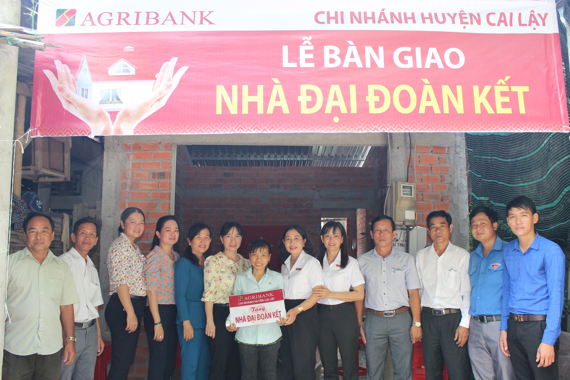 Agribank huyện Cai Lậy trao tặng 03 nhà &quot;Đại đoàn kết&quot; - Ảnh 2.