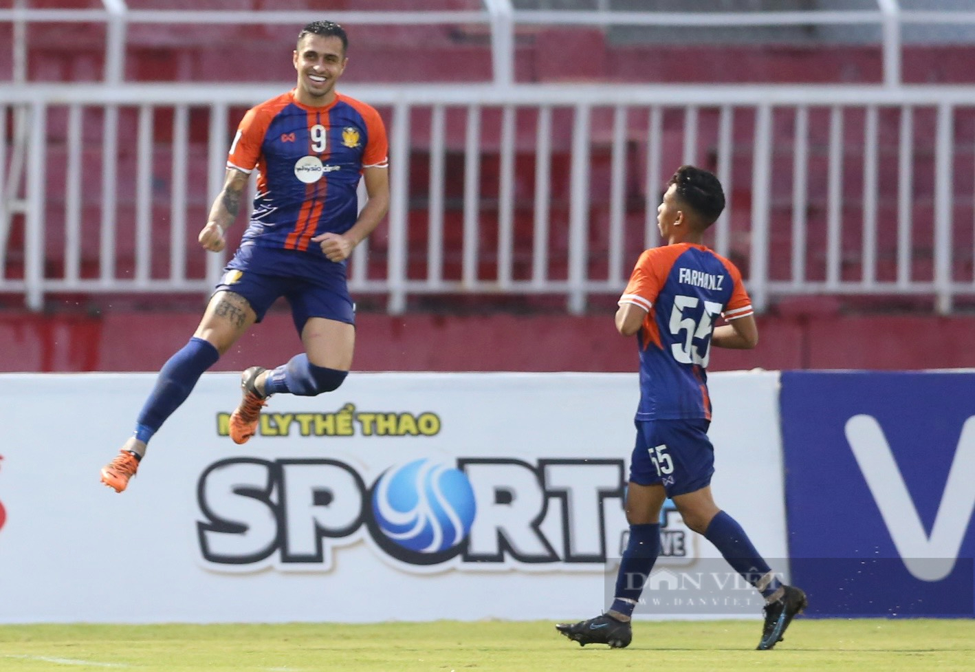Nhâm Mạnh Dũng kiến tạo, Viettel đánh bại bóng Singapore vượt qua vòng bảng AFC Cup - Ảnh 2.