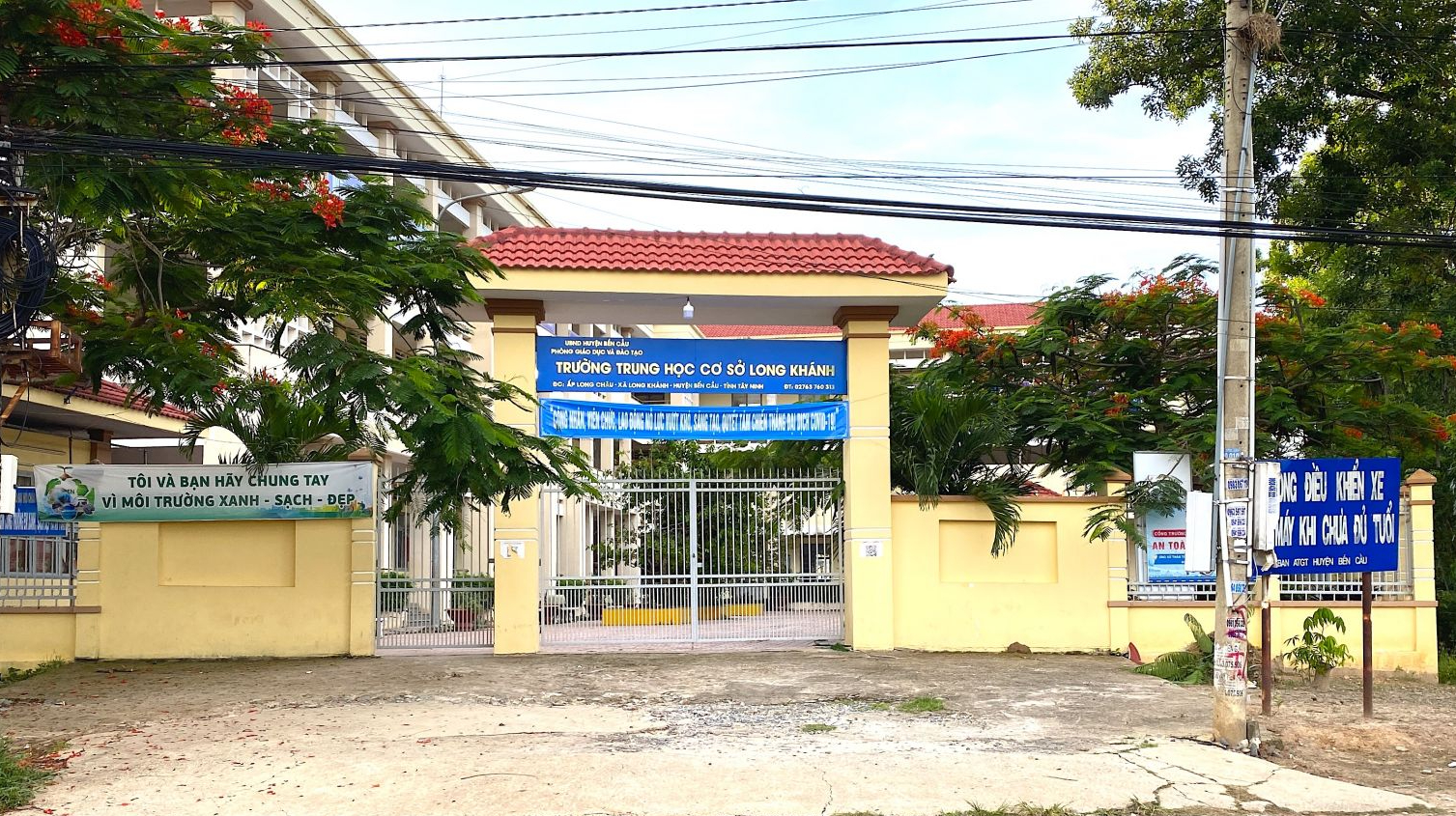 Tây Ninh: Tạm đình thêm 15 ngày với Phó hiệu trưởng bị tố sàm sỡ ở trường THCS Long Khánh - Ảnh 1.