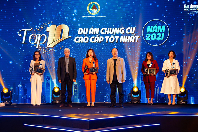 Sunshine Group giành hai giải thưởng lớn tại Lễ Vinh danh các thương hiệu Bất động sản dẫn đầu năm 2021-2022 - Ảnh 1.