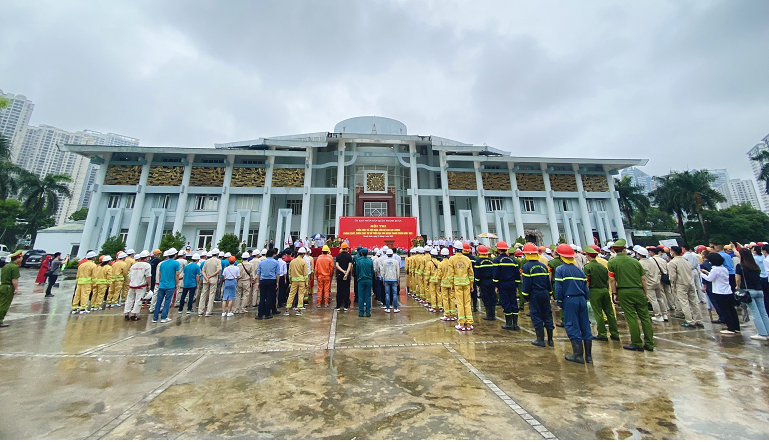 Quận Thanh Xuân đã tổ chức Hội thi chữa cháy và cứu nạn, cứu hộ  - Ảnh 1.