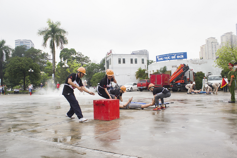 Quận Thanh Xuân đã tổ chức Hội thi chữa cháy và cứu nạn, cứu hộ  - Ảnh 3.