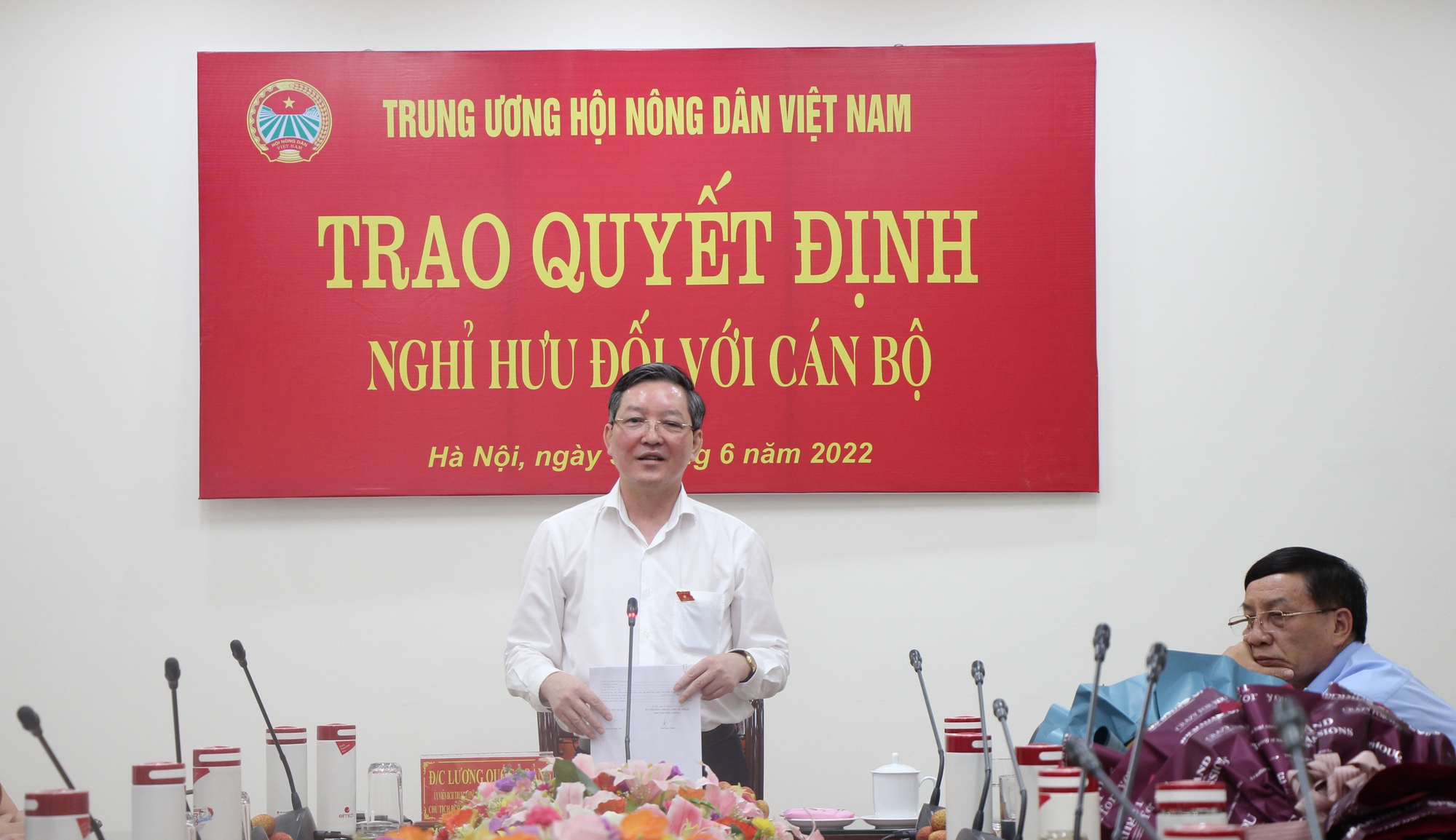 Trung ương Hội Nông dân Việt Nam trao Quyết định nghỉ hưu cho 3 đồng chí - Ảnh 2.