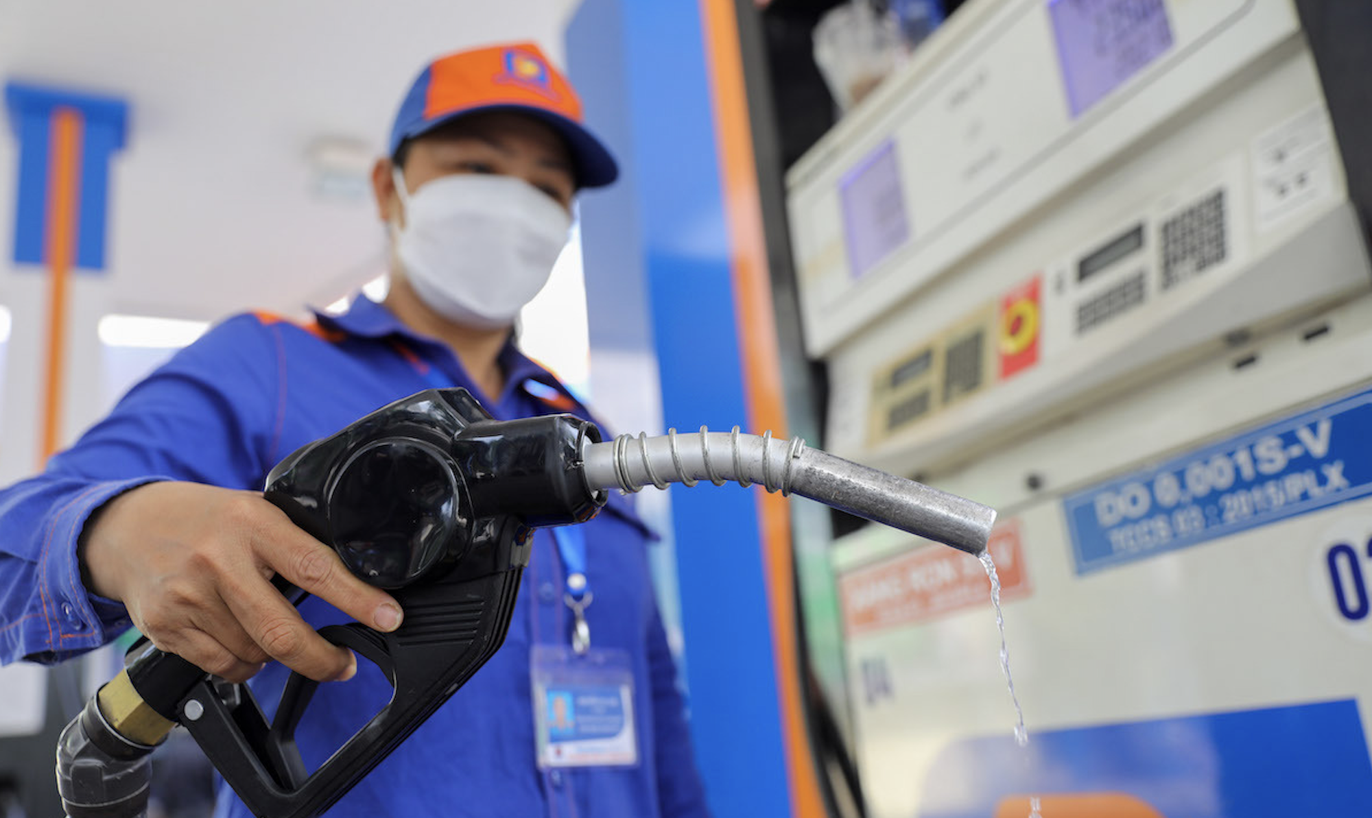 Gasoline price is more than 7,600 VND after 13 increases and decreases, what does the Ministry of Finance say?  - Photo 1.