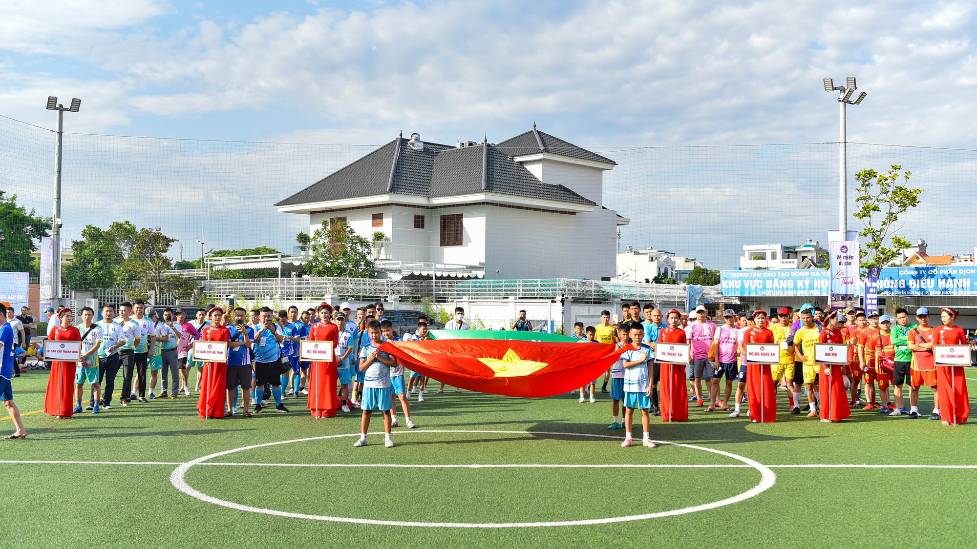 Gần 300 nhà báo, phóng viên tranh tài tại Giải bóng đá Báo chí miền Trung lần thứ 8 - Ảnh 2.