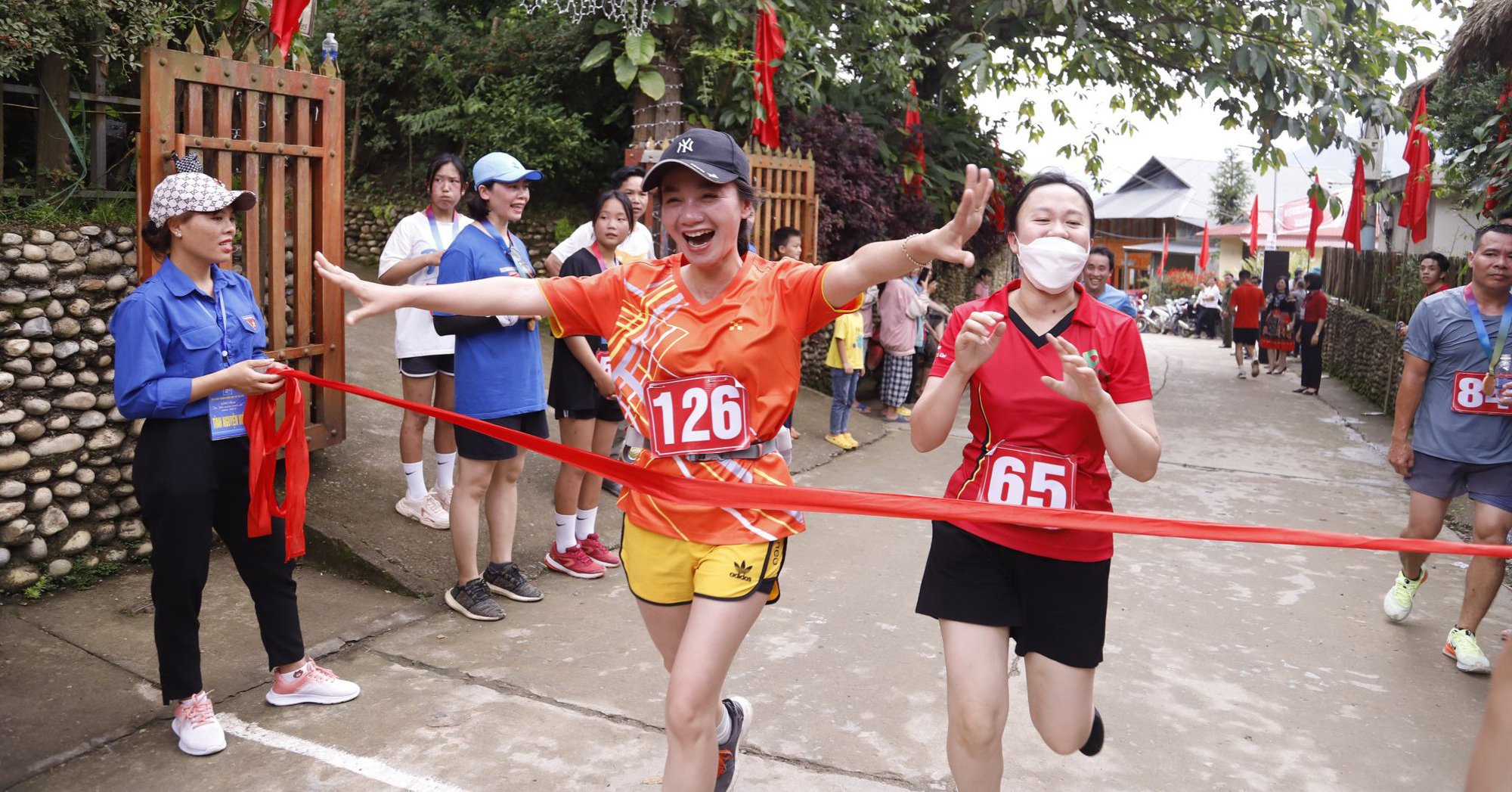 Sa Pa stimulates tourism, attracts visitors with the running race “Sa Pa in the pouring water season”