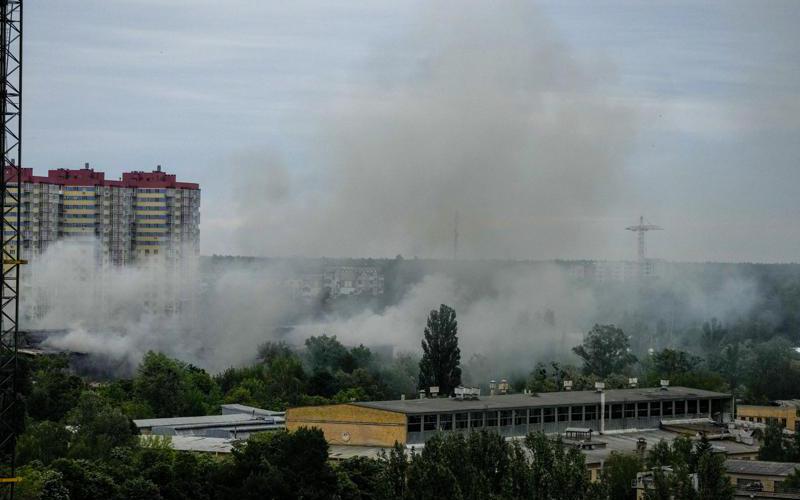 Nóng: Nga bất ngờ oanh kích Kiev bằng 5 quả tên lửa hành trình