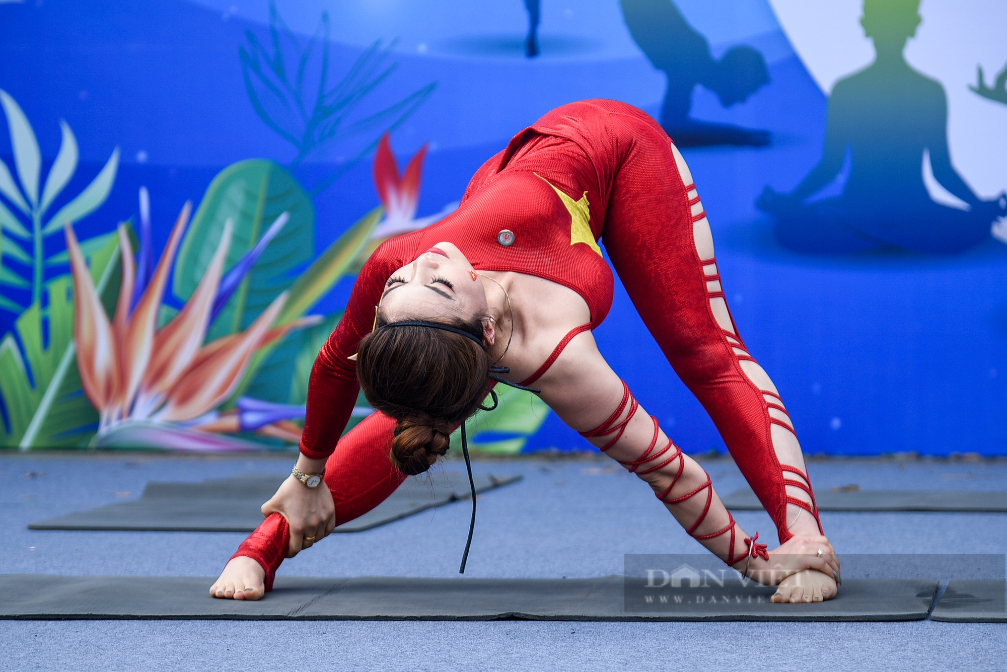 Hơn 1.000 người tham gia đồng diễn nhân kỷ niệm ngày quốc tế Yoga tại Hà Nội - Ảnh 7.