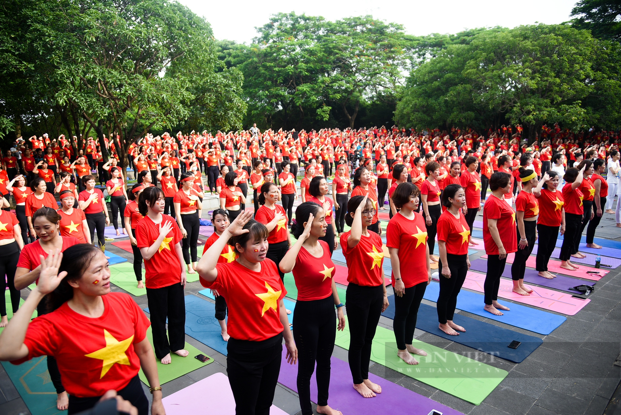 Hơn 1.000 người tham gia đồng diễn nhân kỷ niệm ngày quốc tế Yoga tại Hà Nội - Ảnh 6.