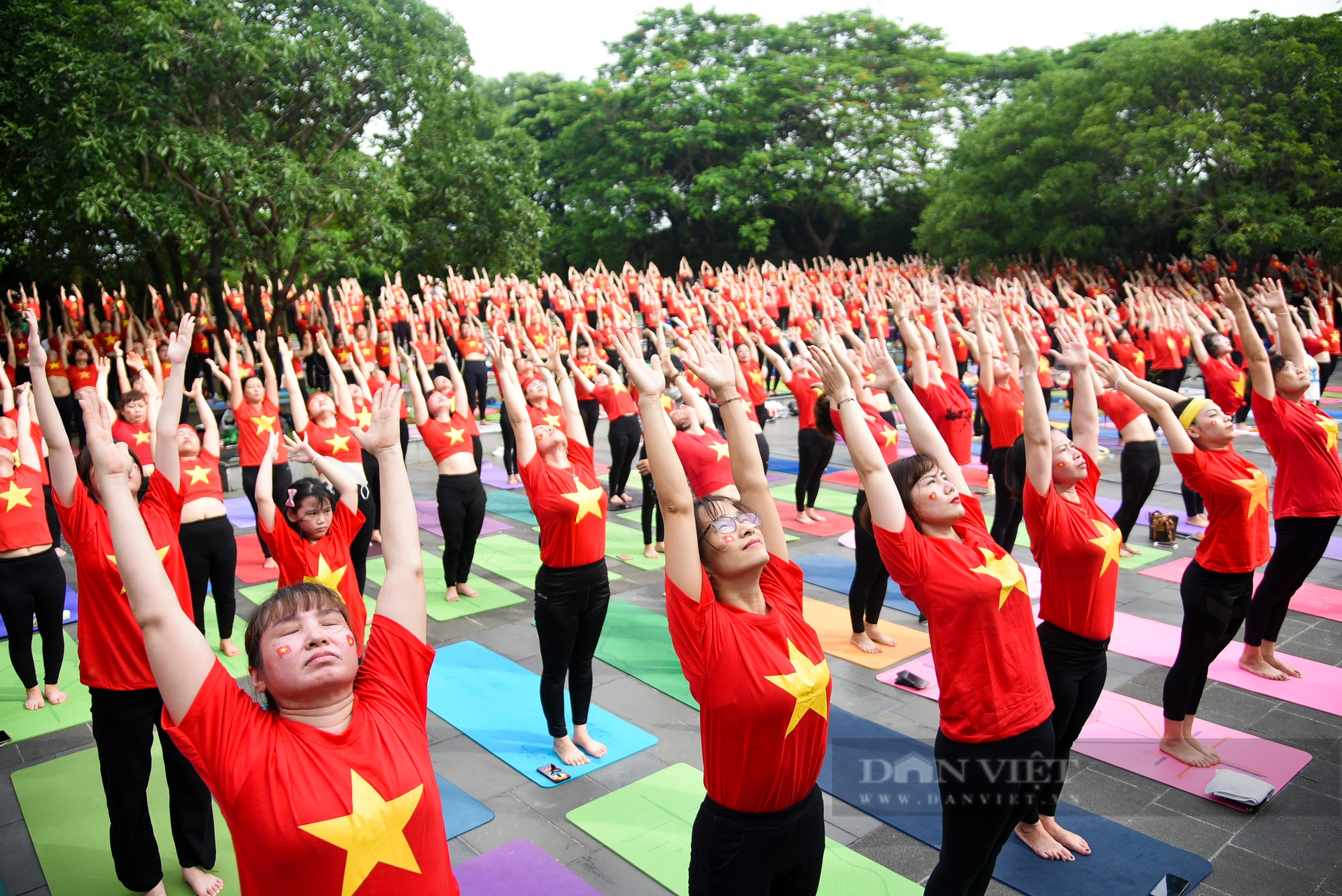 Hơn 1.000 người tham gia đồng diễn nhân kỷ niệm ngày quốc tế Yoga tại Hà Nội - Ảnh 10.