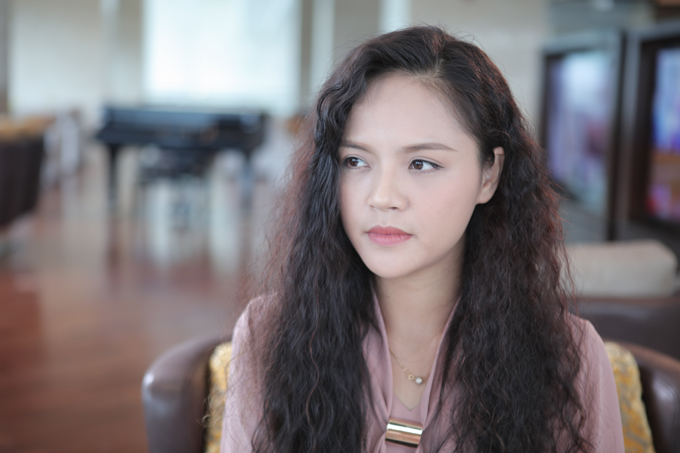 Thu Quynh revealed a new look with ruffled hair in the role of a female investigator - Photo 5.