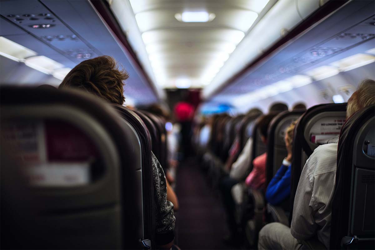Vì sao máy bay du lịch luôn tạo cảm giác chật hẹp? - Ảnh 2.