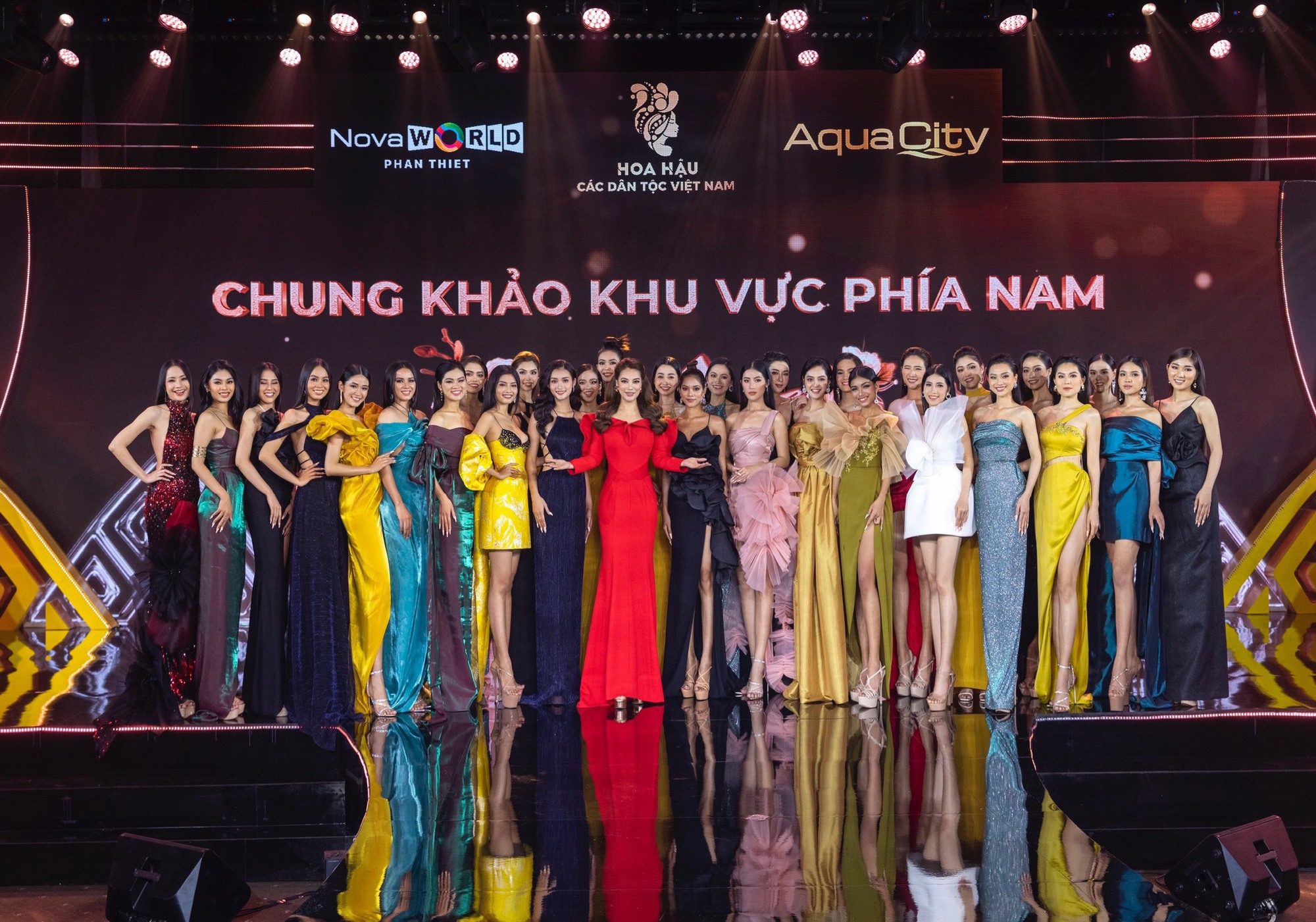 Thanh Hà, Bùi Lan Hương cùng 30 thí sinh hoa hậu khu vực phía Nam &quot;bỏ bùa&quot; khán giả - Ảnh 1.