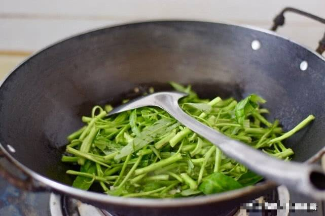 3 tips to stir-fry green vegetables, crispier, more delicious than meat - Photo 3.