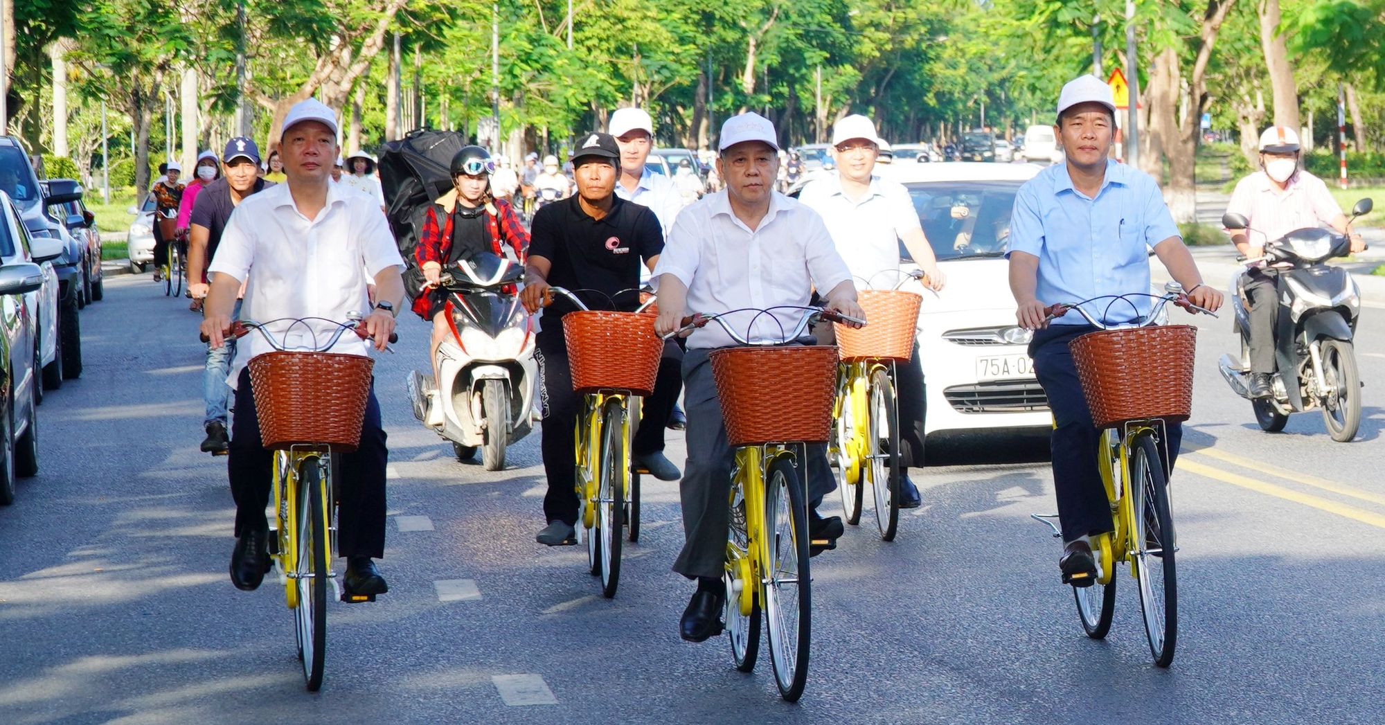 Public shared bicycles serving tourists and residents have been opened in Ho Chi Minh City.  Hue