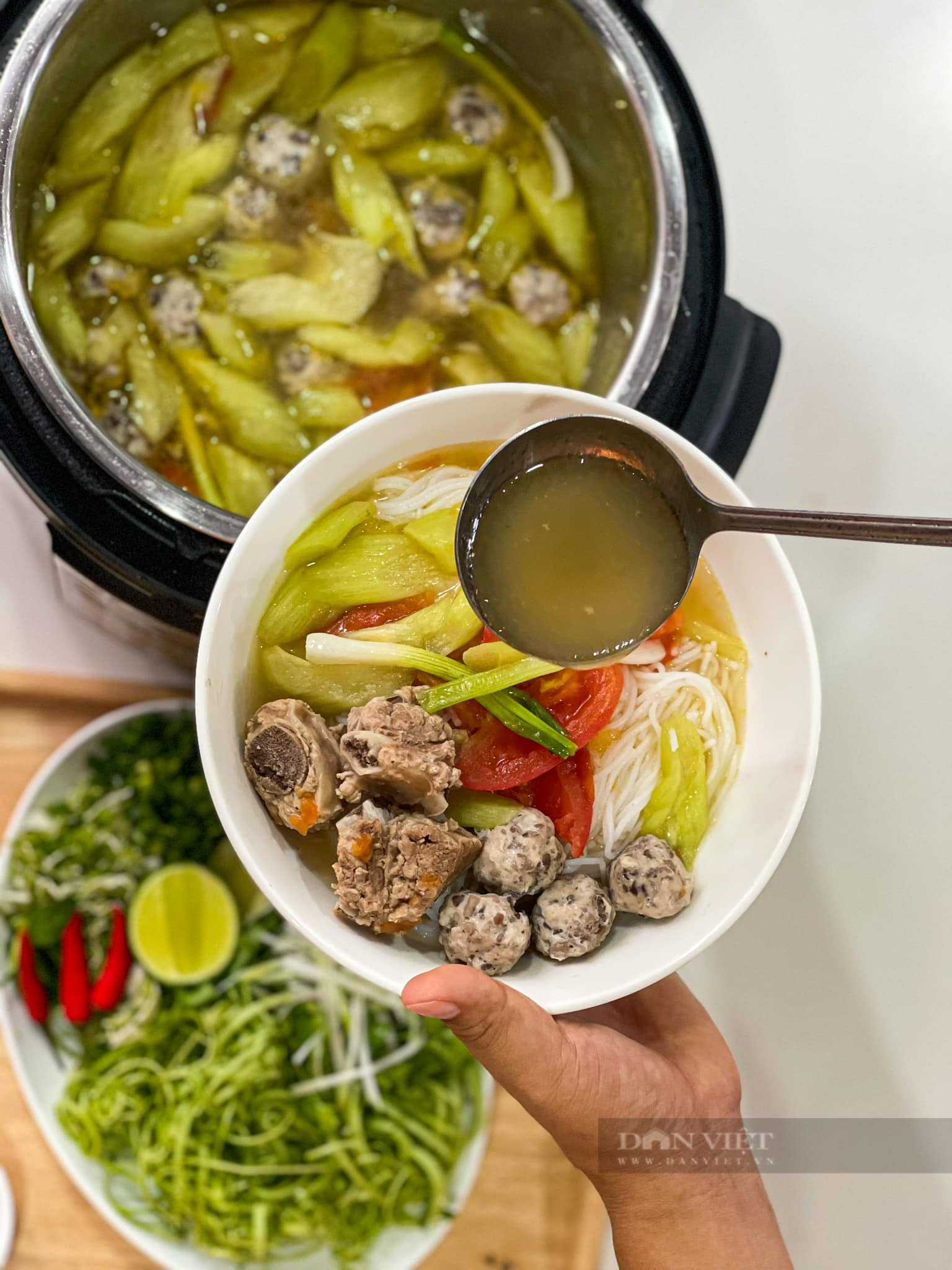 Indispensable seasoning when making vermicelli with sour and sour ribs - Photo 1.