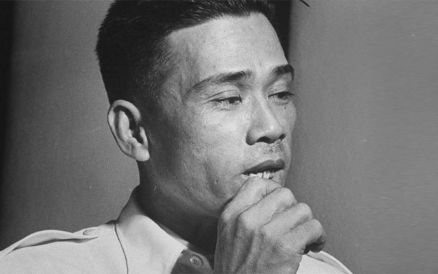 Binh Xuyen rebels confront Ngo Dinh Diem, shelling the Independence Palace