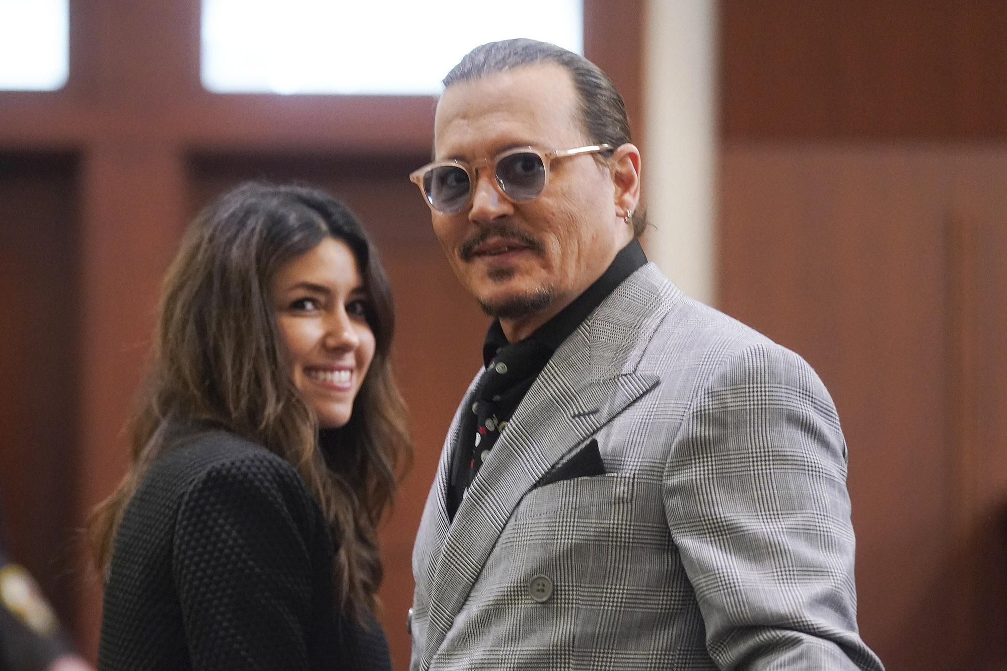 Luật sư của Johnny Depp trở thành mục tiêu &quot;săn đầu người&quot; của các hãng luật - Ảnh 2.