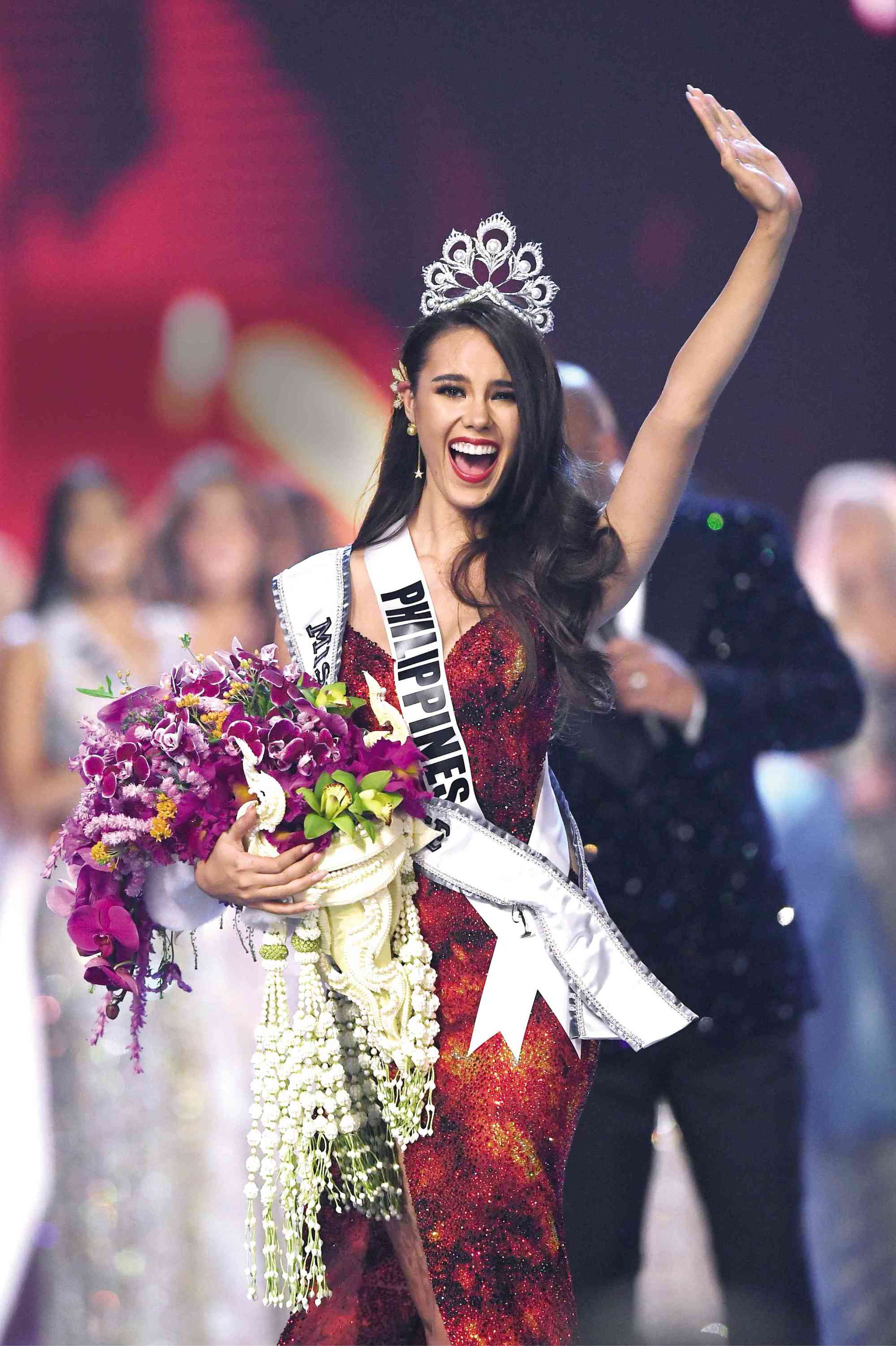 Finalist of Miss Universe Vietnam 2022: Catriona Gray as a judge, Dong Nhi re-appeared noisy - Photo 1.