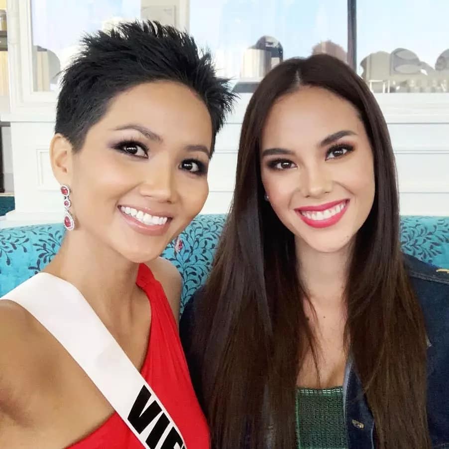 Finalist of Miss Universe Vietnam 2022: Catriona Gray as a judge, Dong Nhi re-appeared noisy - Photo 2.