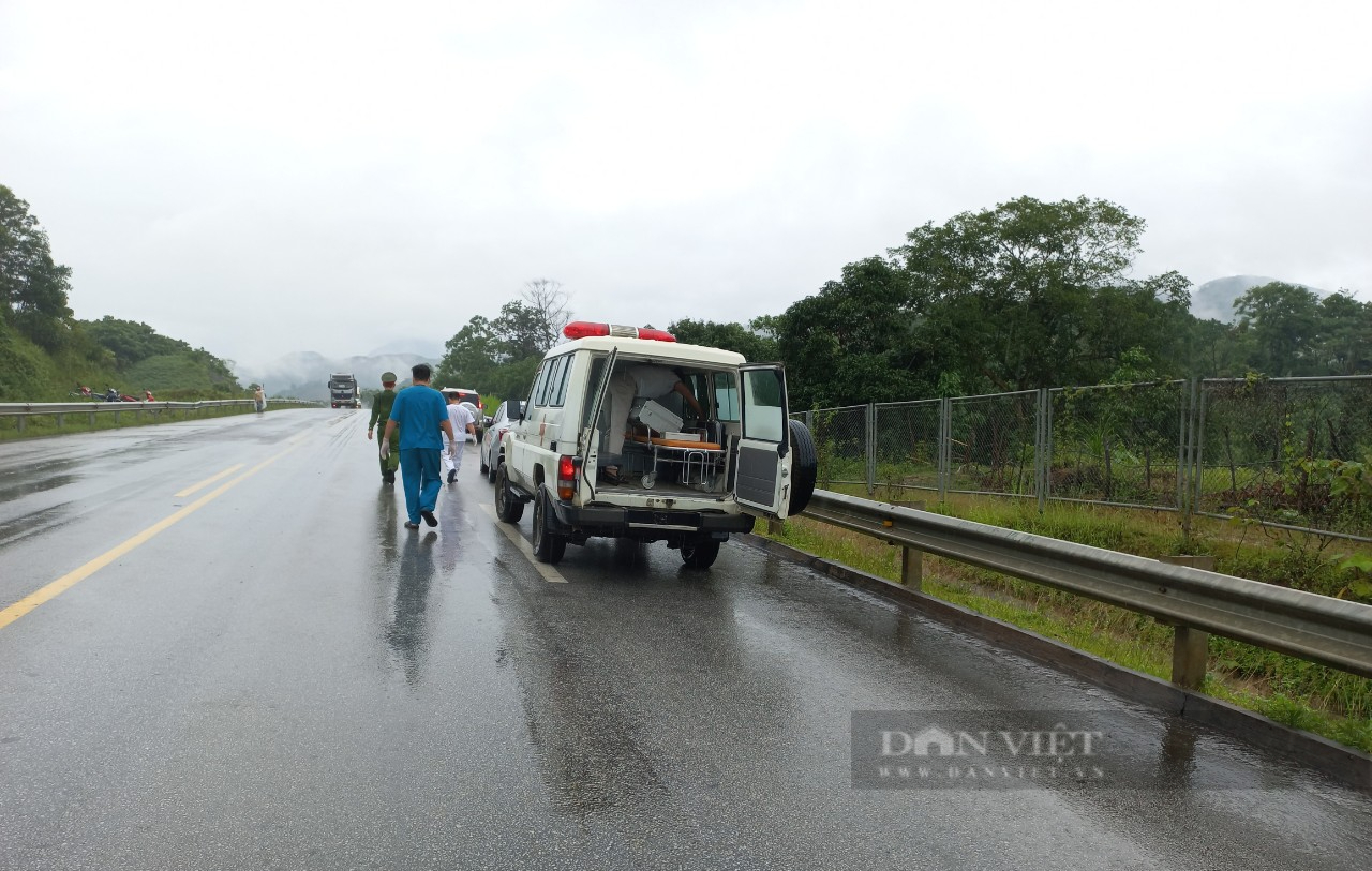 Tai nạn nghiêm trọng trên cao tốc Nội Bài - Lào Cai làm 6 người thương vong - Ảnh 2.