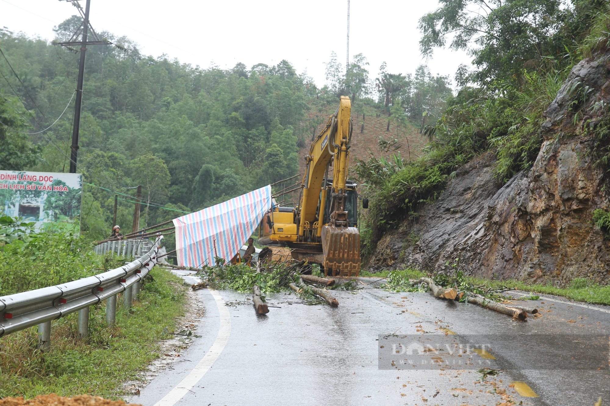 Yên Bái: Khắc phục sạt lở đường tỉnh 172 đoạn đoạn km 20+863 gặp khó khăn - Ảnh 3.