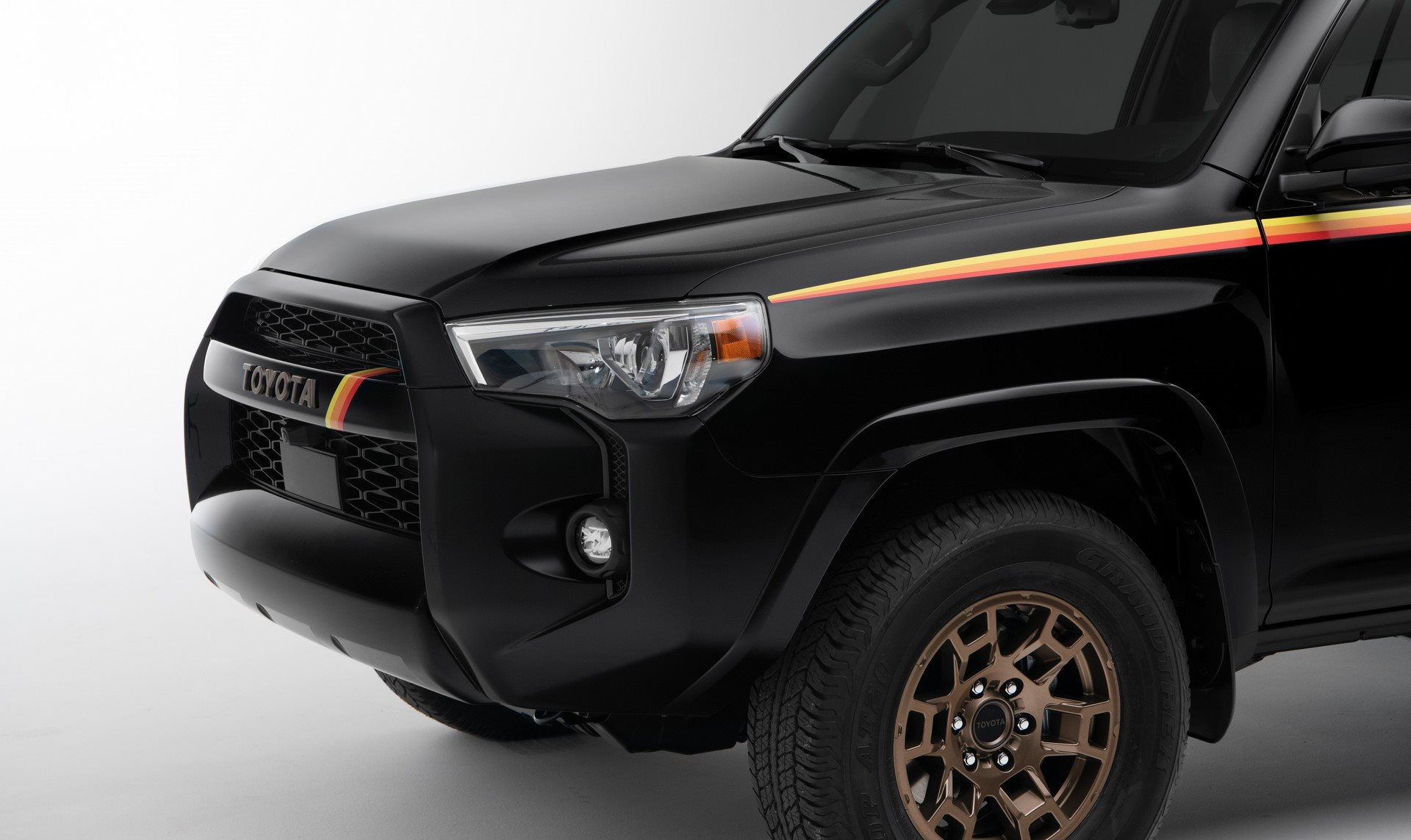 Xe hiếm Toyota 4Runner nhập từ Mỹ rao giá 195 tỉ đồng