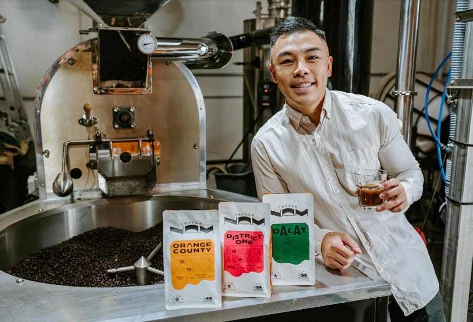 Forbes vinh danh doanh nhân gốc Việt Vince Nguyen người đưa đặc sản cà phê Việt tỏa sáng ở Mỹ - Ảnh 1.