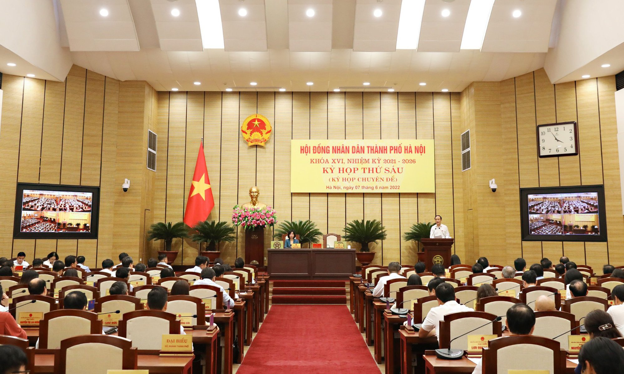 Ông Chu Ngọc Anh bị bãi nhiệm chức danh Chủ tịch Hà Nội và đại biểu HĐND - Ảnh 2.