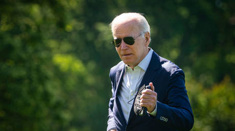 Nóng: Tổng thống Mỹ Joe Biden ban bố tình trạng khẩn cấp trong nước do xung đột Nga-Ukraine gây ra - Ảnh 1.