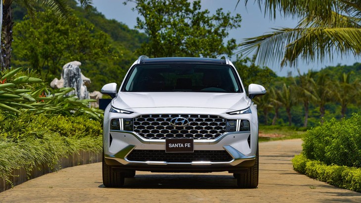 Price of Hyundai Santa Fe car in June 2022, is it still 